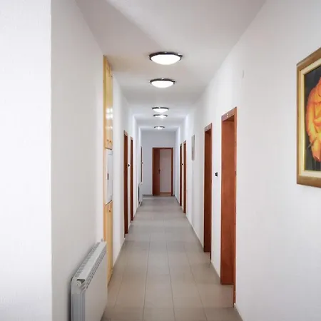 Ваканционна къща за гости мз-девин *